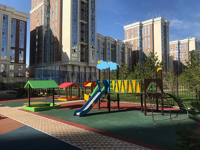 Детская горка и песочница под крышей