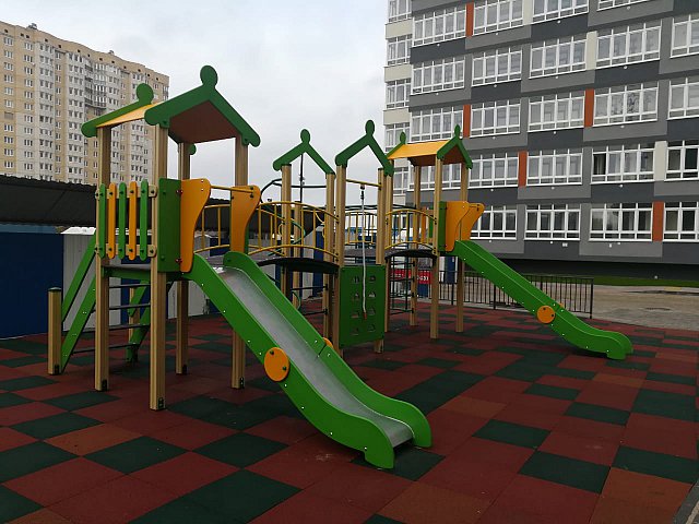 Детский игровой городок с горками